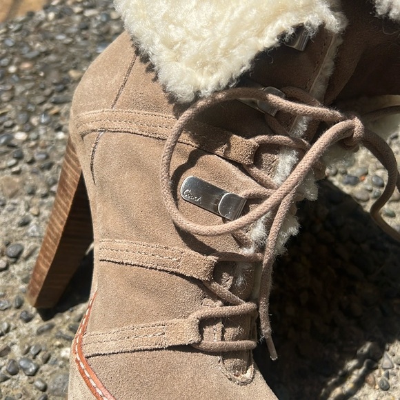Vintage Coach Sydney Tan Heeled Boots with Plush Lining size 7.5 - Picture 8 of 14